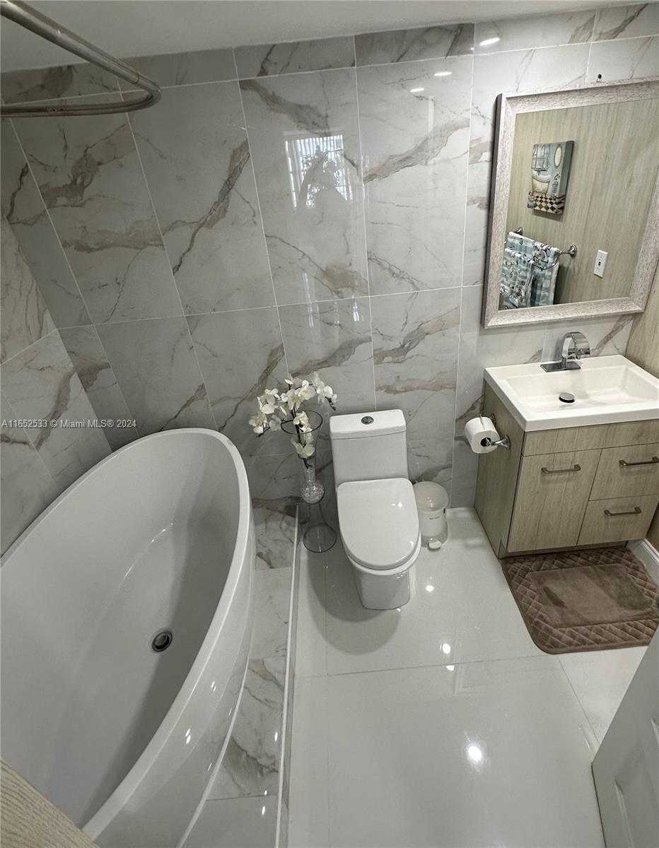 Small Image of 18031 BISCAYNE BLVD #1204, Aventura Number 19