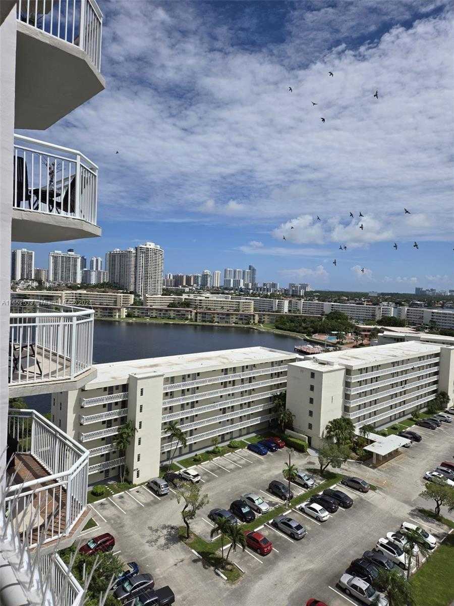 Small Image of 18031 BISCAYNE BLVD #1204, Aventura Number 3
