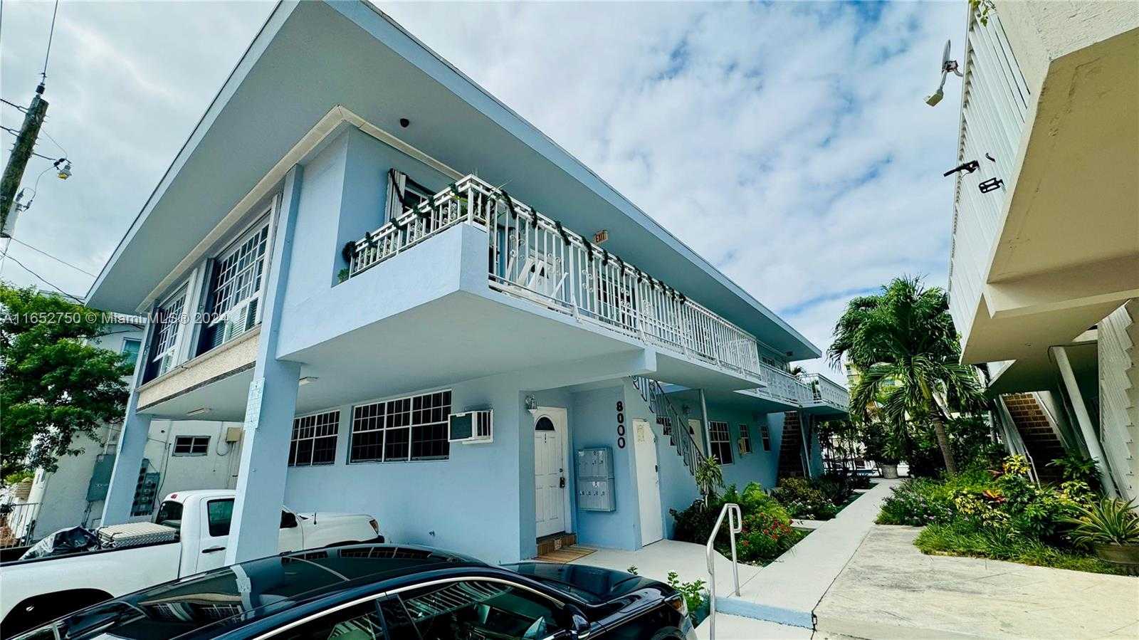 Small Image of 8000 TATUM WATERWAY DR #1, Miami Beach Number 1