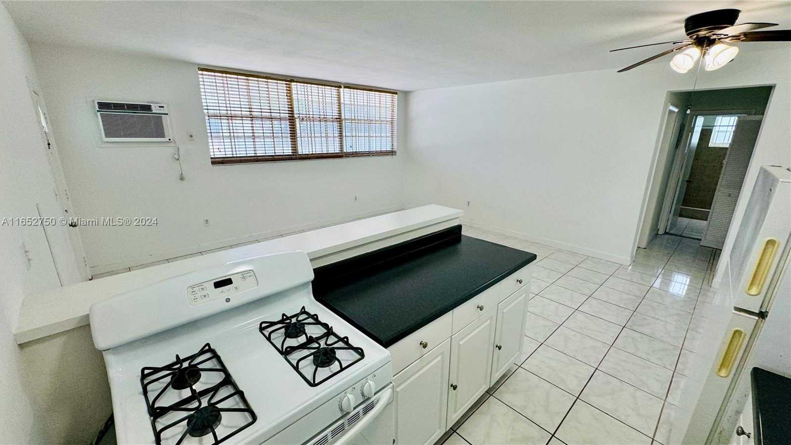 Small Image of 8000 TATUM WATERWAY DR #1, Miami Beach Number 10