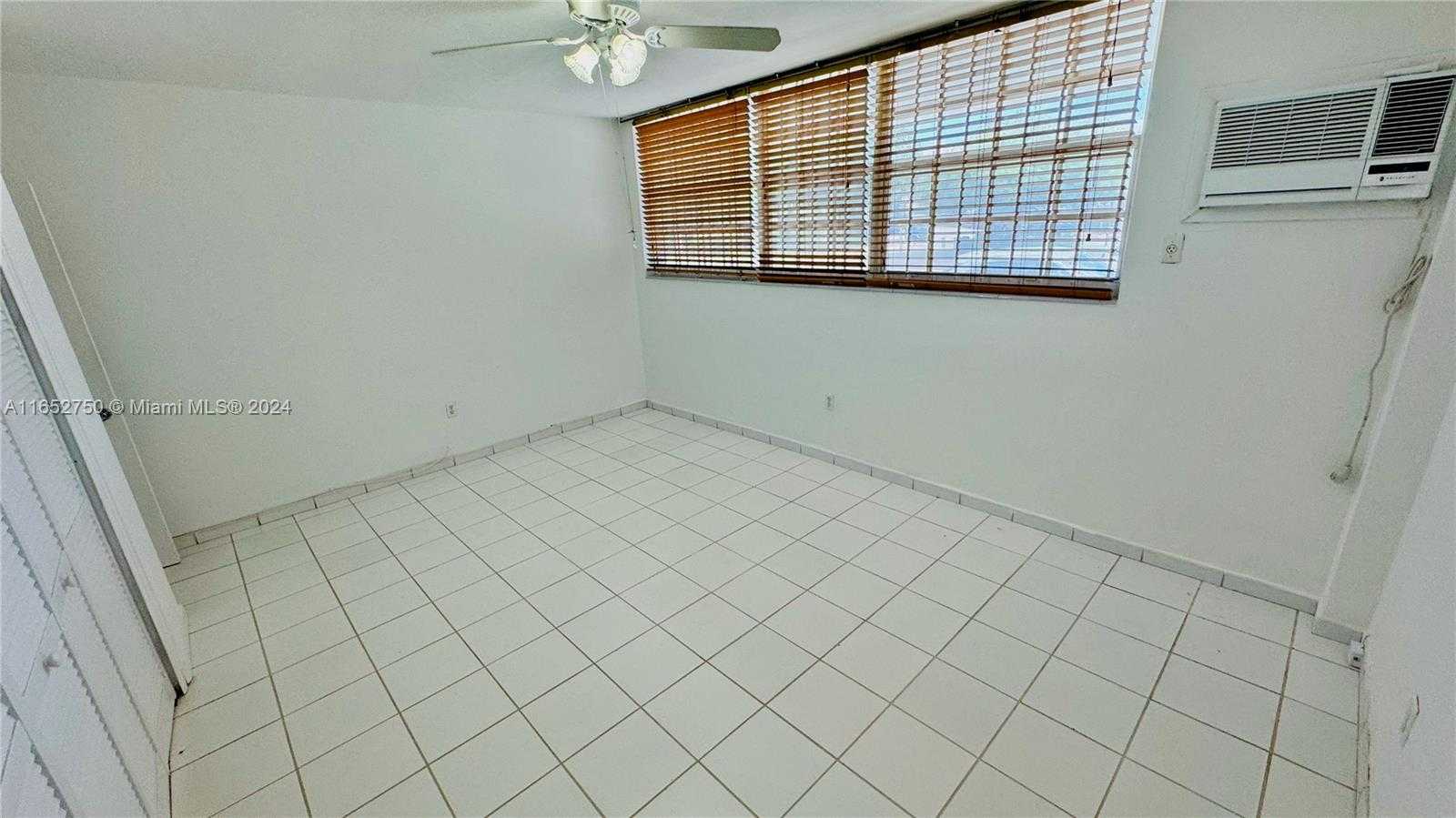 Small Image of 8000 TATUM WATERWAY DR #1, Miami Beach Number 12