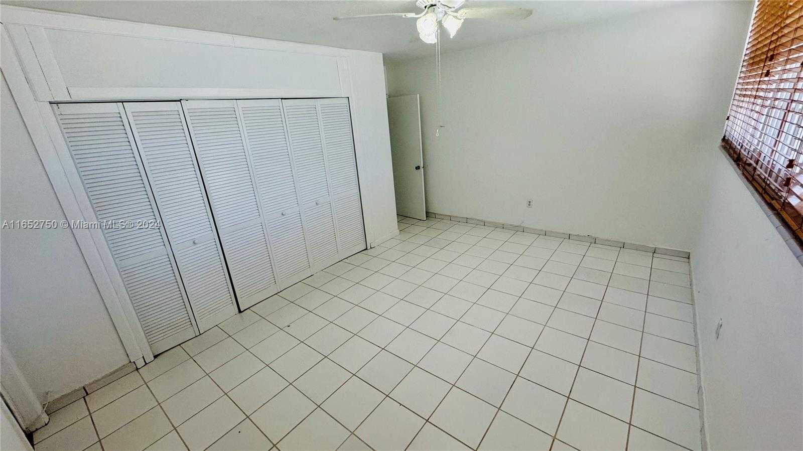 Small Image of 8000 TATUM WATERWAY DR #1, Miami Beach Number 13