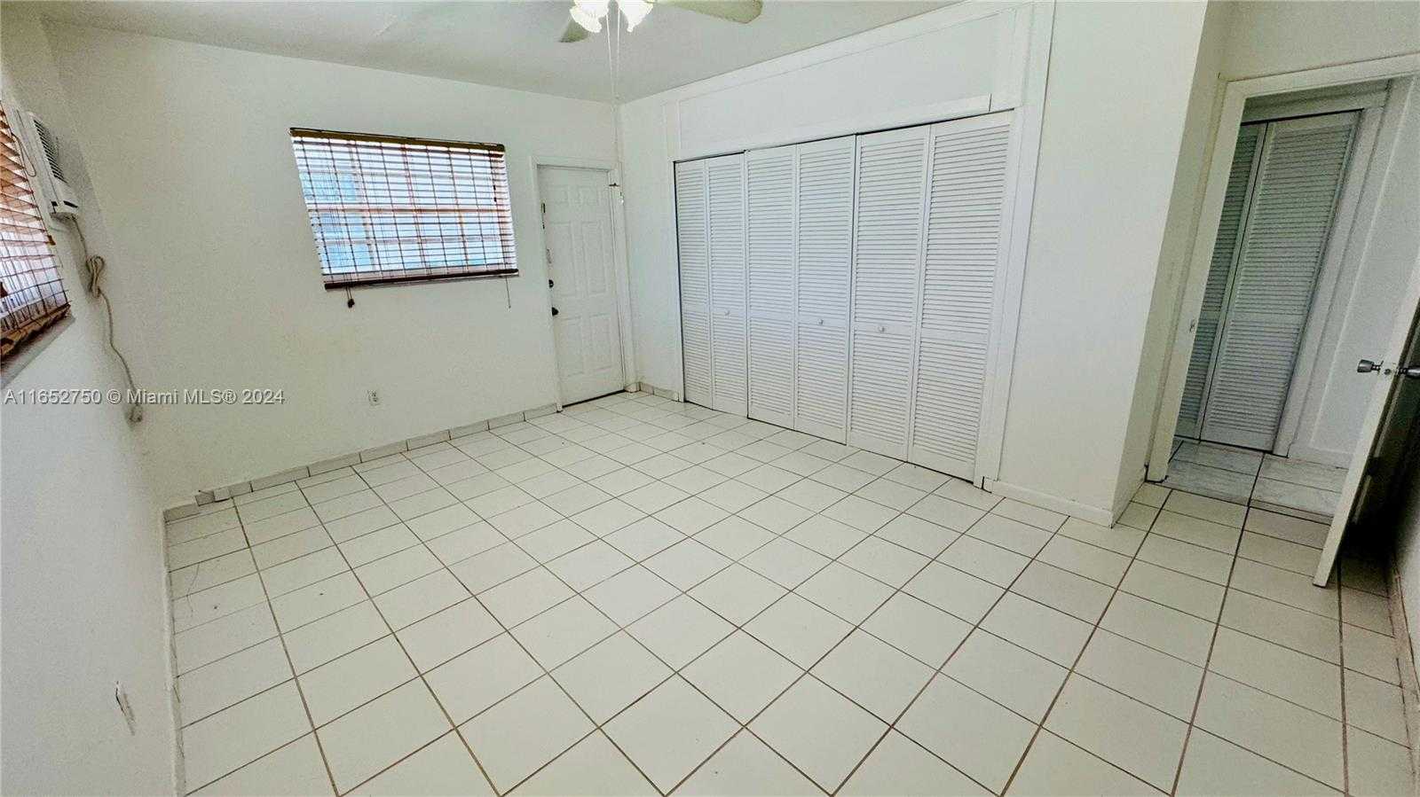 Small Image of 8000 TATUM WATERWAY DR #1, Miami Beach Number 14