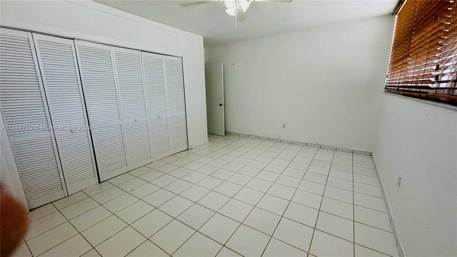 Small Image of 8000 TATUM WATERWAY DR #1, Miami Beach Number 15