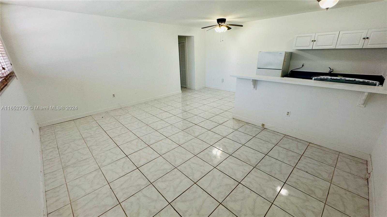 Small Image of 8000 TATUM WATERWAY DR #1, Miami Beach Number 6