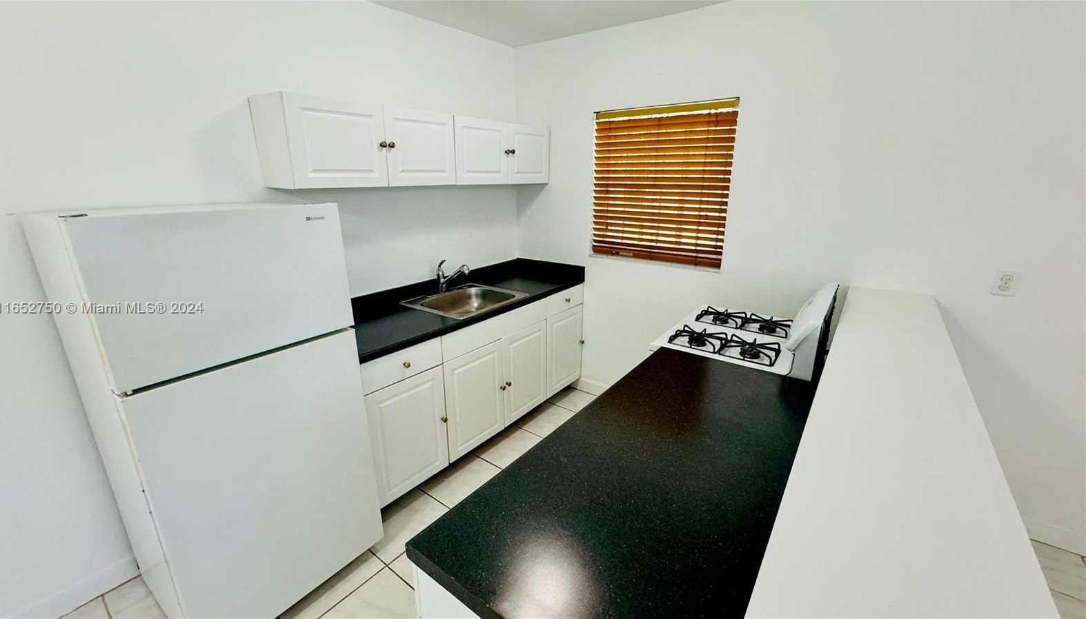 Small Image of 8000 TATUM WATERWAY DR #1, Miami Beach Number 7