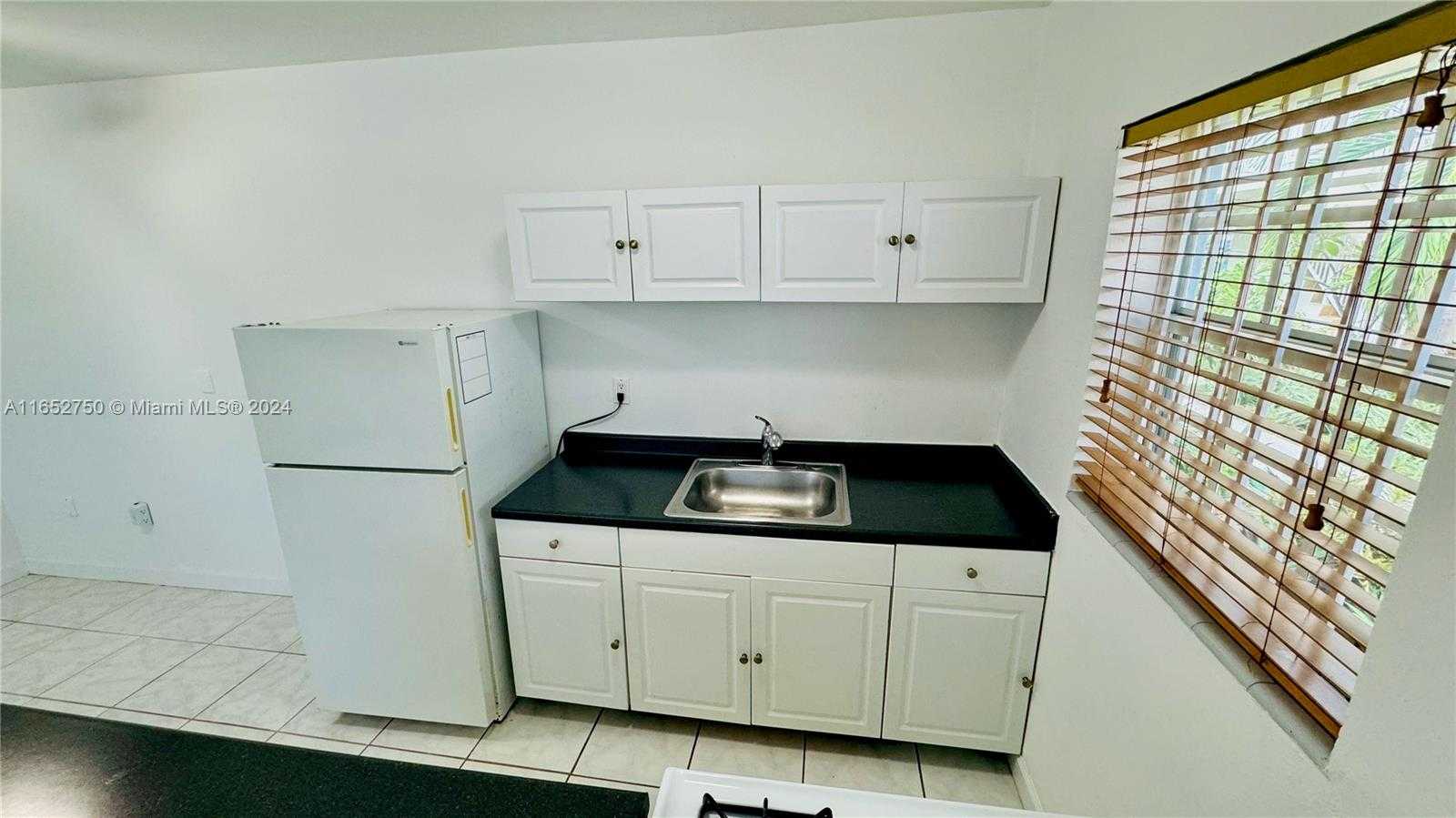 Small Image of 8000 TATUM WATERWAY DR #1, Miami Beach Number 8