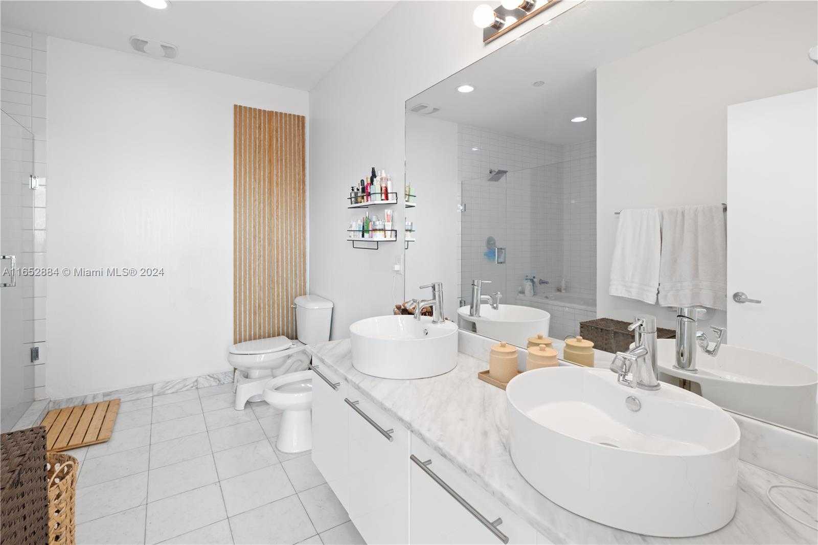 Small Image of 888 BISCAYNE BLVD #4801, Miami Number 14
