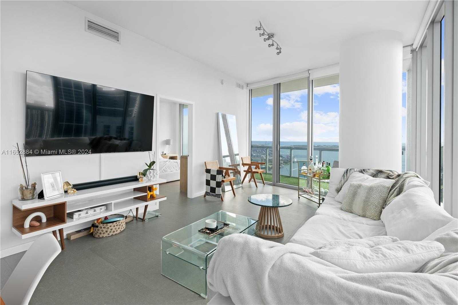 Small Image of 888 BISCAYNE BLVD #4801, Miami Number 3