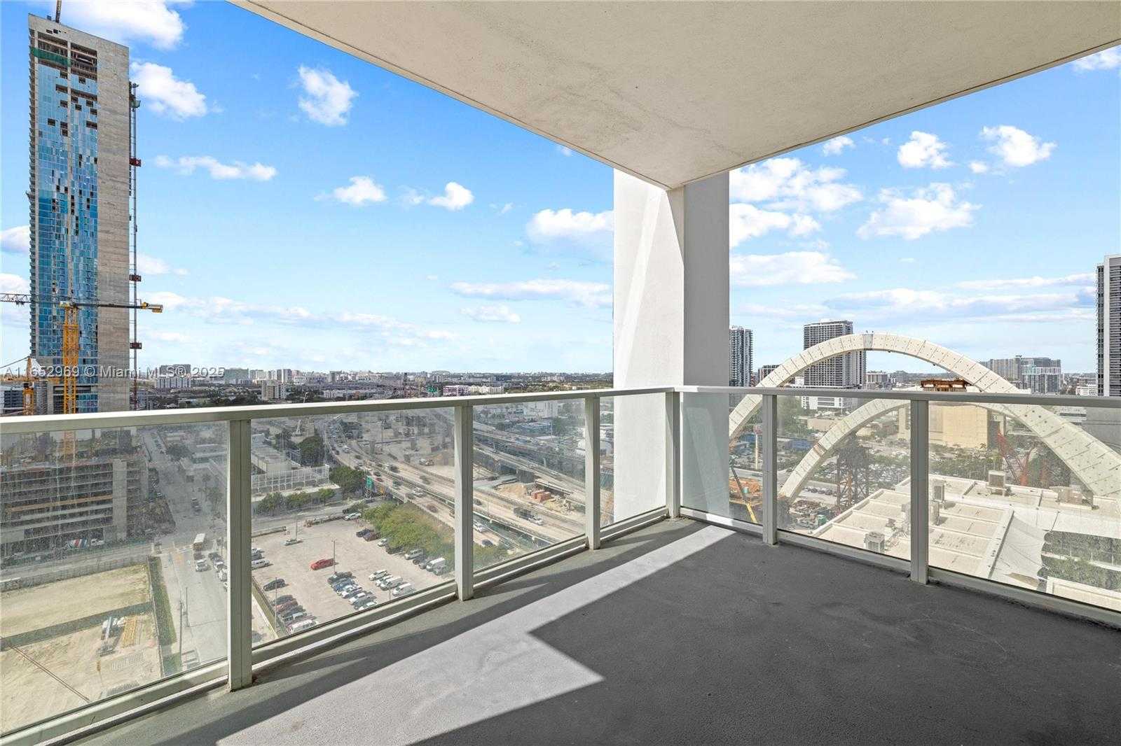 Small Image of 1040 BISCAYNE BLVD #1706, Miami Number 19