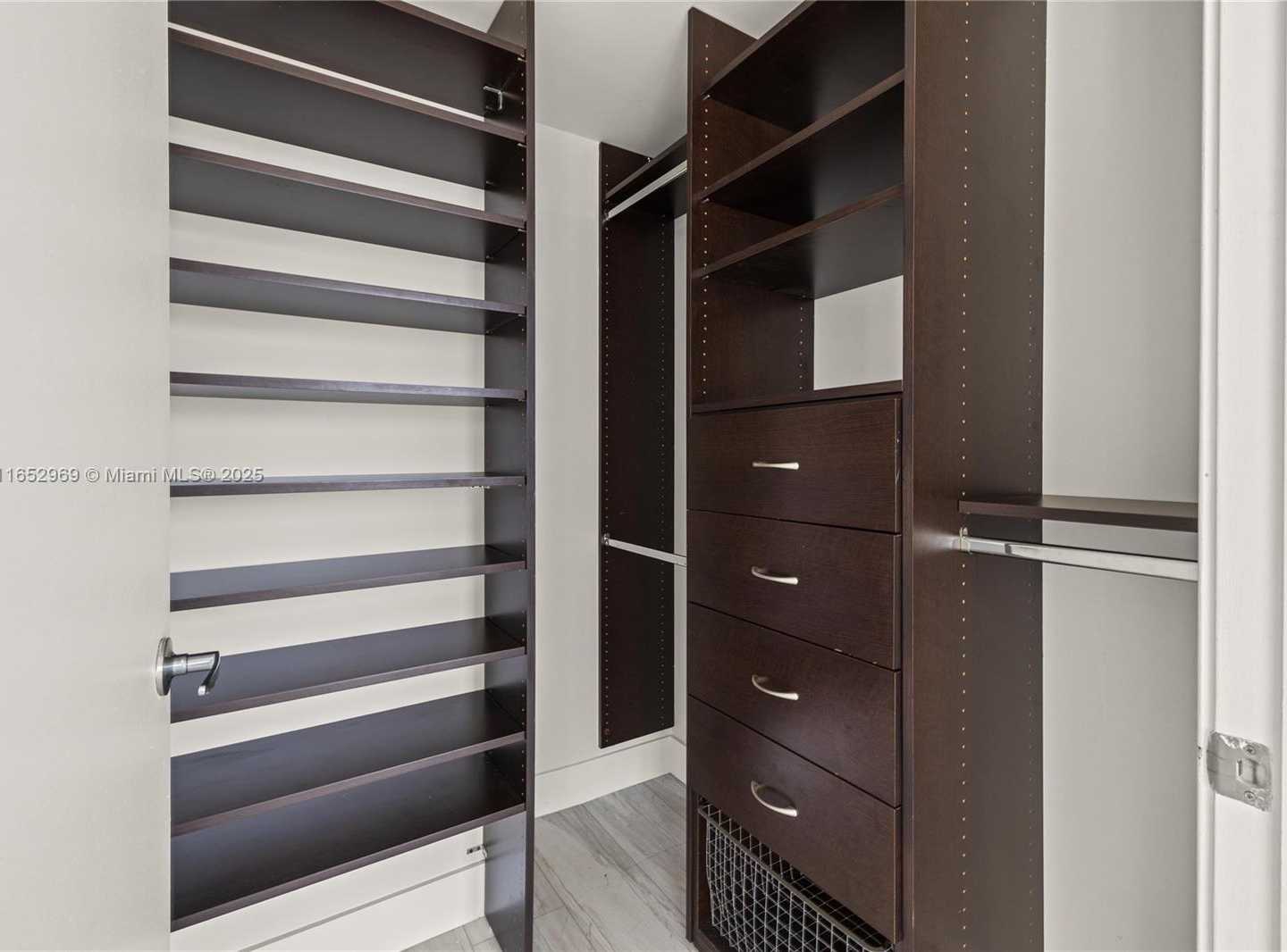 Small Image of 1040 BISCAYNE BLVD #1706, Miami Number 23