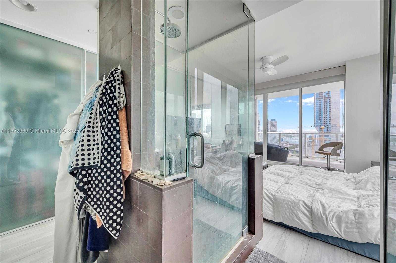 Small Image of 1040 BISCAYNE BLVD #1706, Miami Number 69