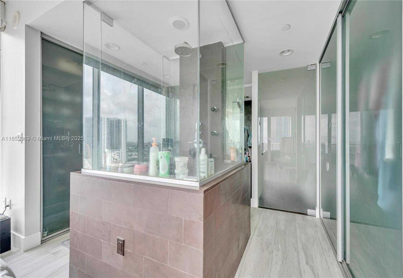 Small Image of 1040 BISCAYNE BLVD #1706, Miami Number 70