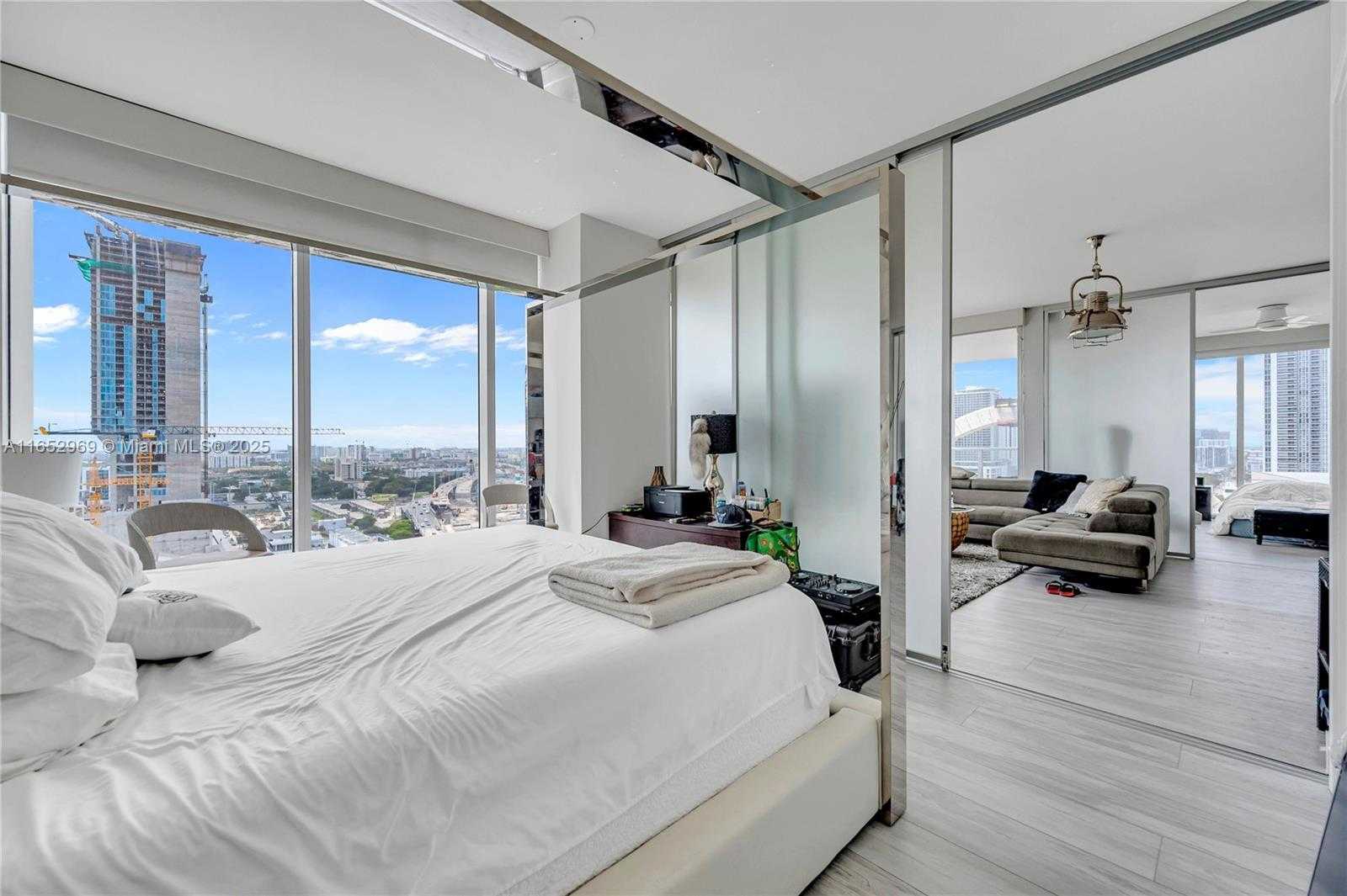 Small Image of 1040 BISCAYNE BLVD #1706, Miami Number 72