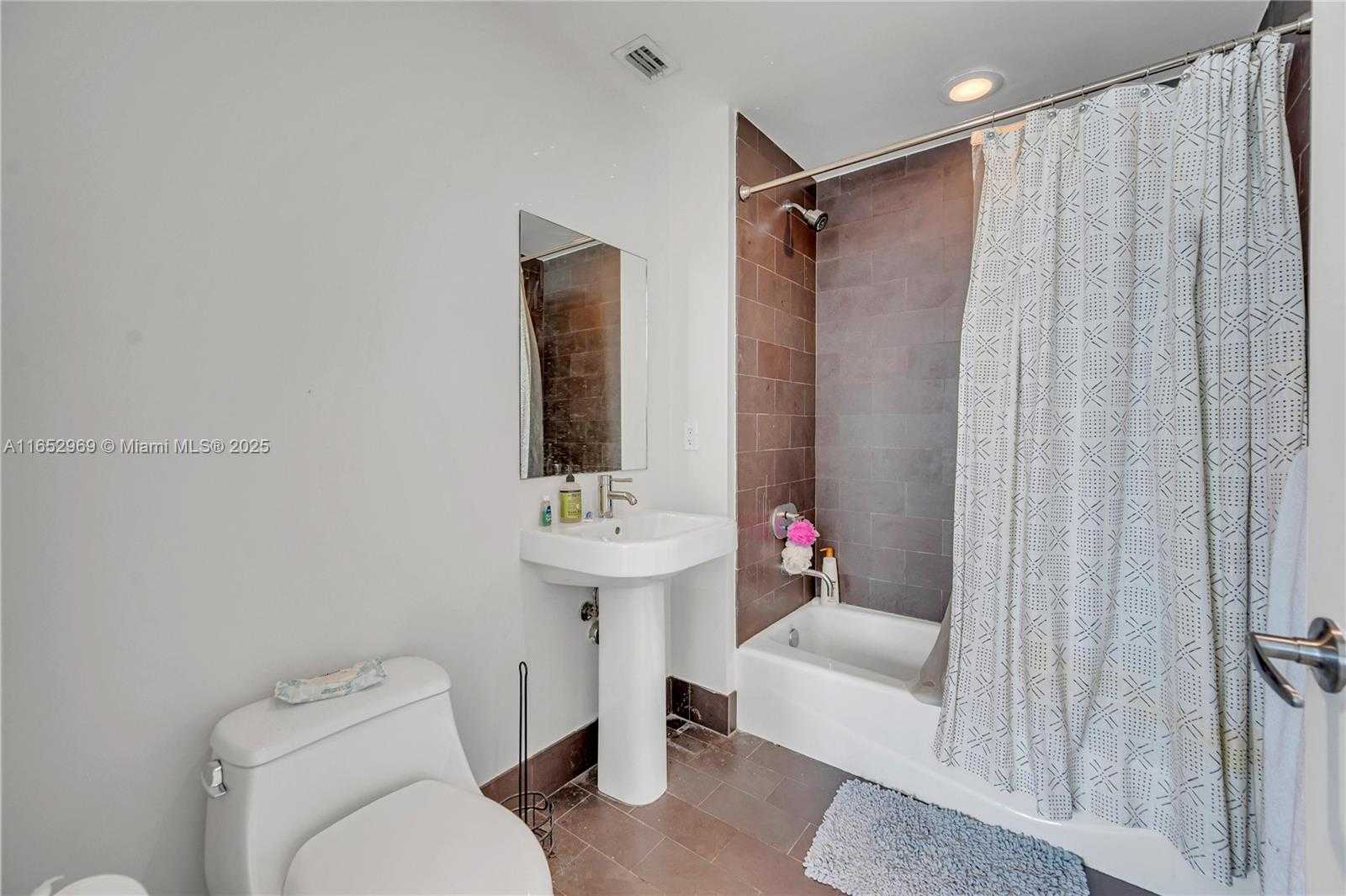 Small Image of 1040 BISCAYNE BLVD #1706, Miami Number 73