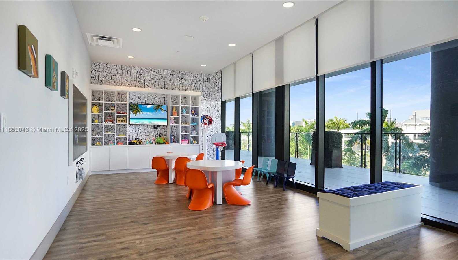 Small Image of 5300 PASEO BLVD #1611, Doral Number 22