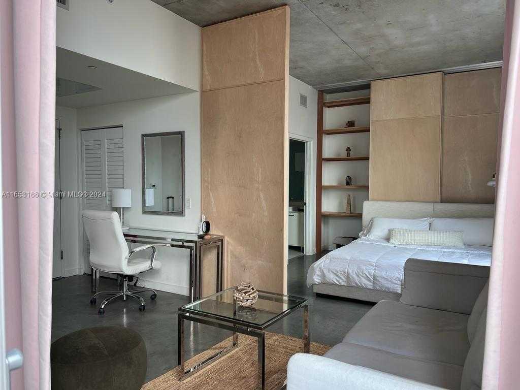 Small Image of 151 #1404, Miami Number 6