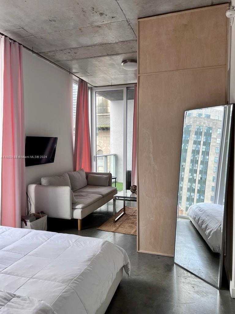 Small Image of 151 #1404, Miami Number 7