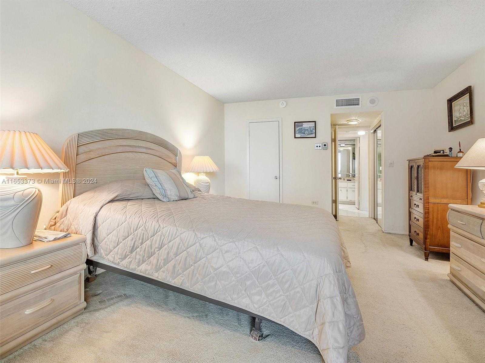 Small Image of 5555 COLLINS AVE #4S, Miami Beach Number 12