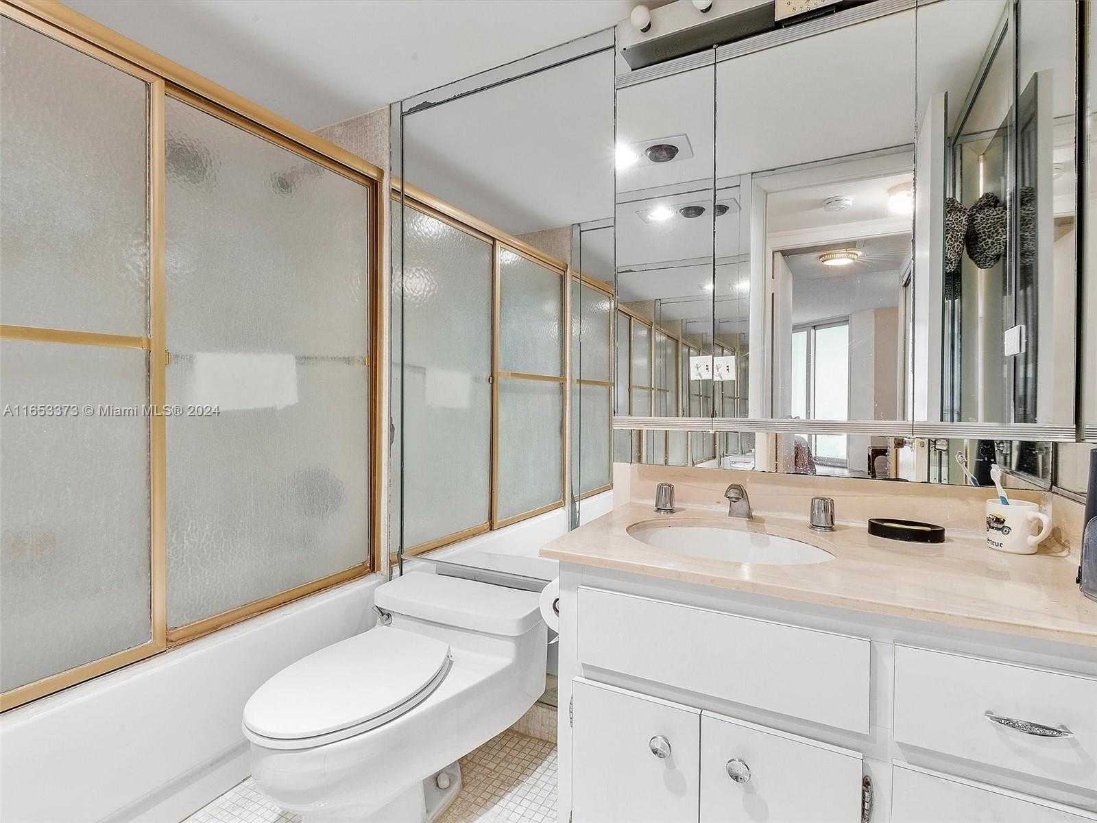 Small Image of 5555 COLLINS AVE #4S, Miami Beach Number 13