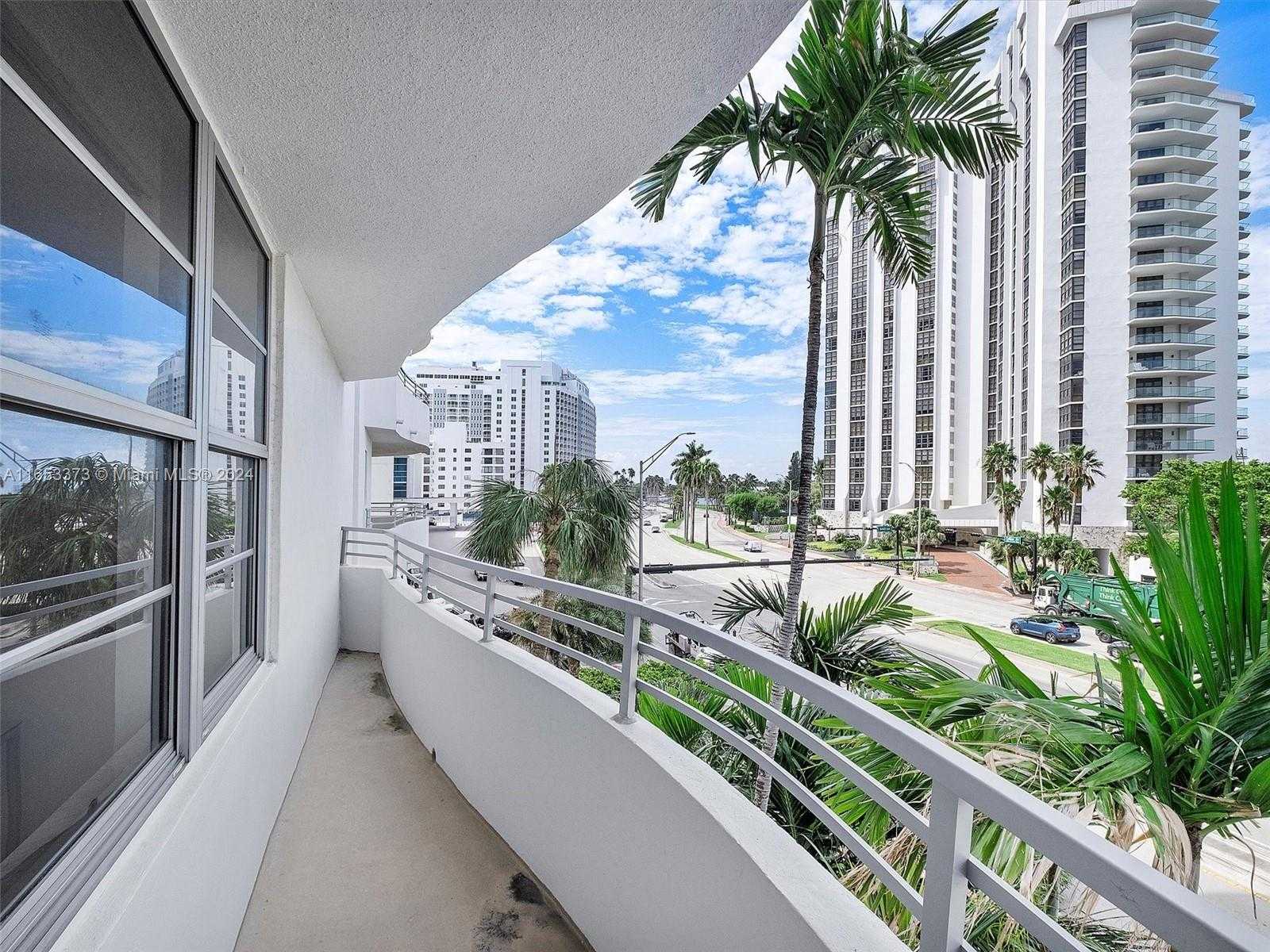 Small Image of 5555 COLLINS AVE #4S, Miami Beach Number 15