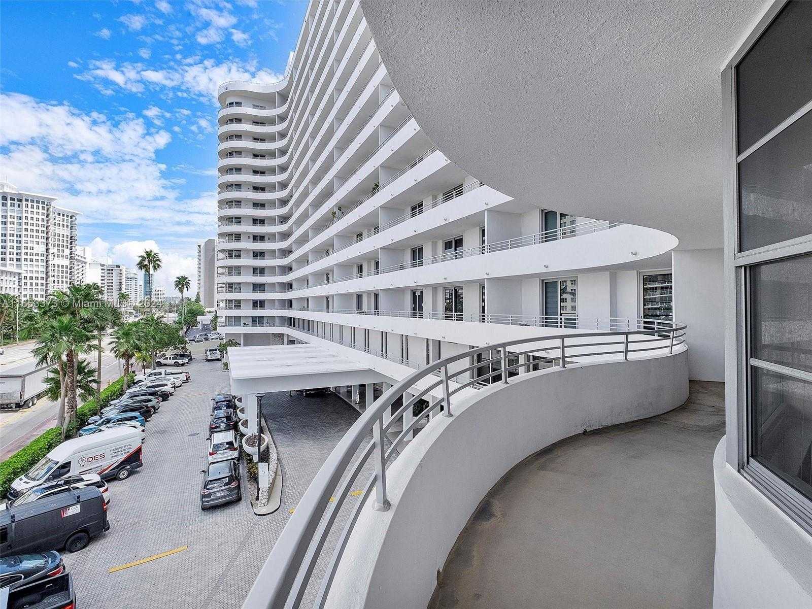 Small Image of 5555 COLLINS AVE #4S, Miami Beach Number 18