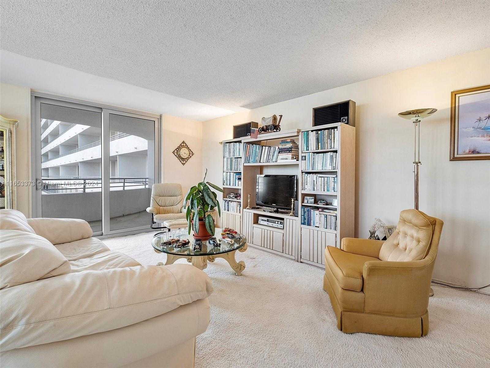 Small Image of 5555 COLLINS AVE #4S, Miami Beach Number 4