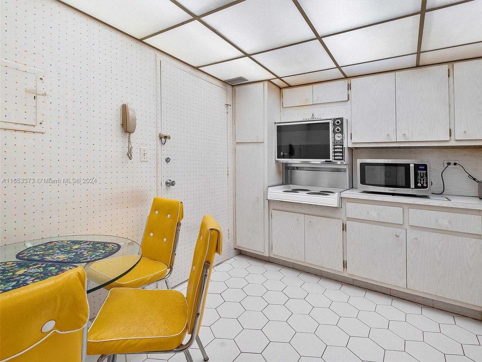 Small Image of 5555 COLLINS AVE #4S, Miami Beach Number 9