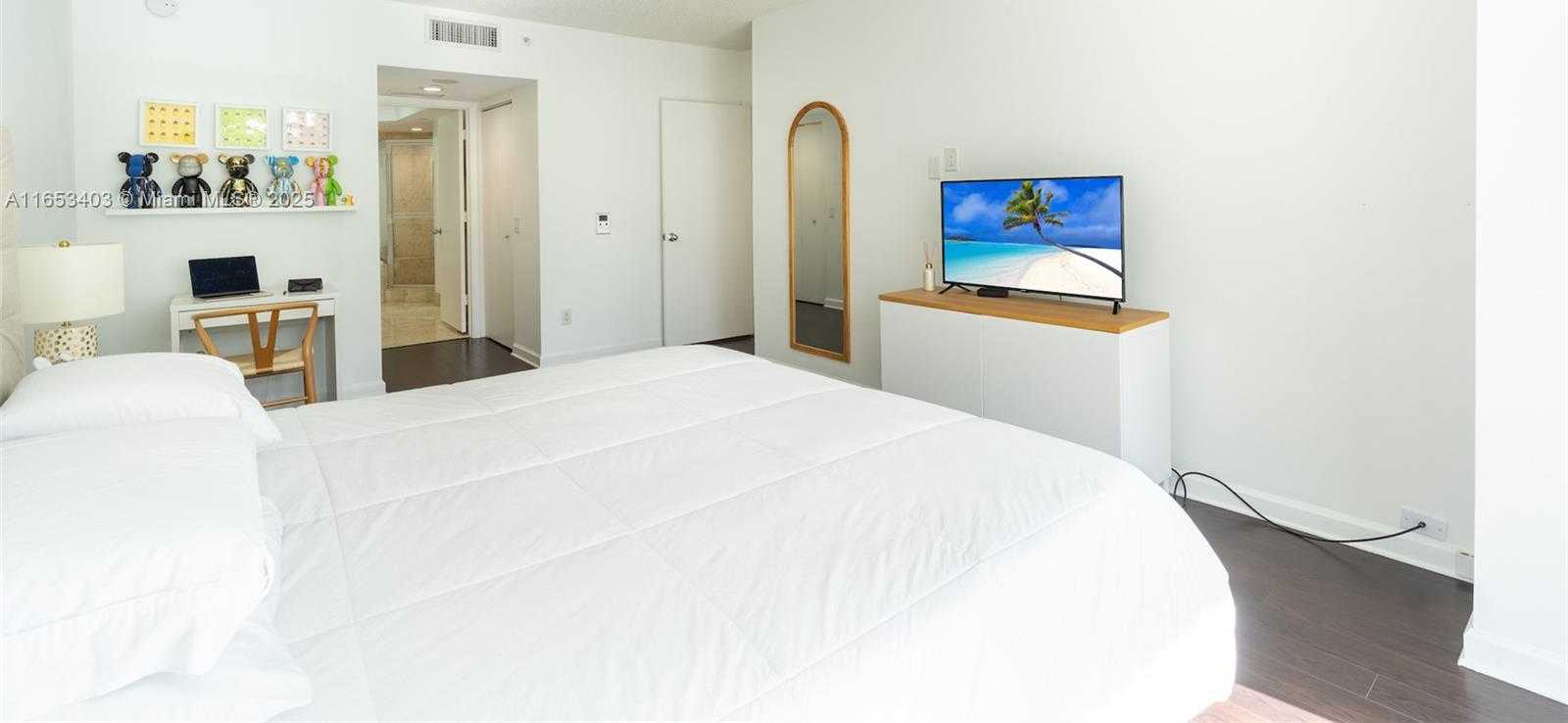 Small Image of 21055 YACHT CLUB DR #605, Aventura Number 17