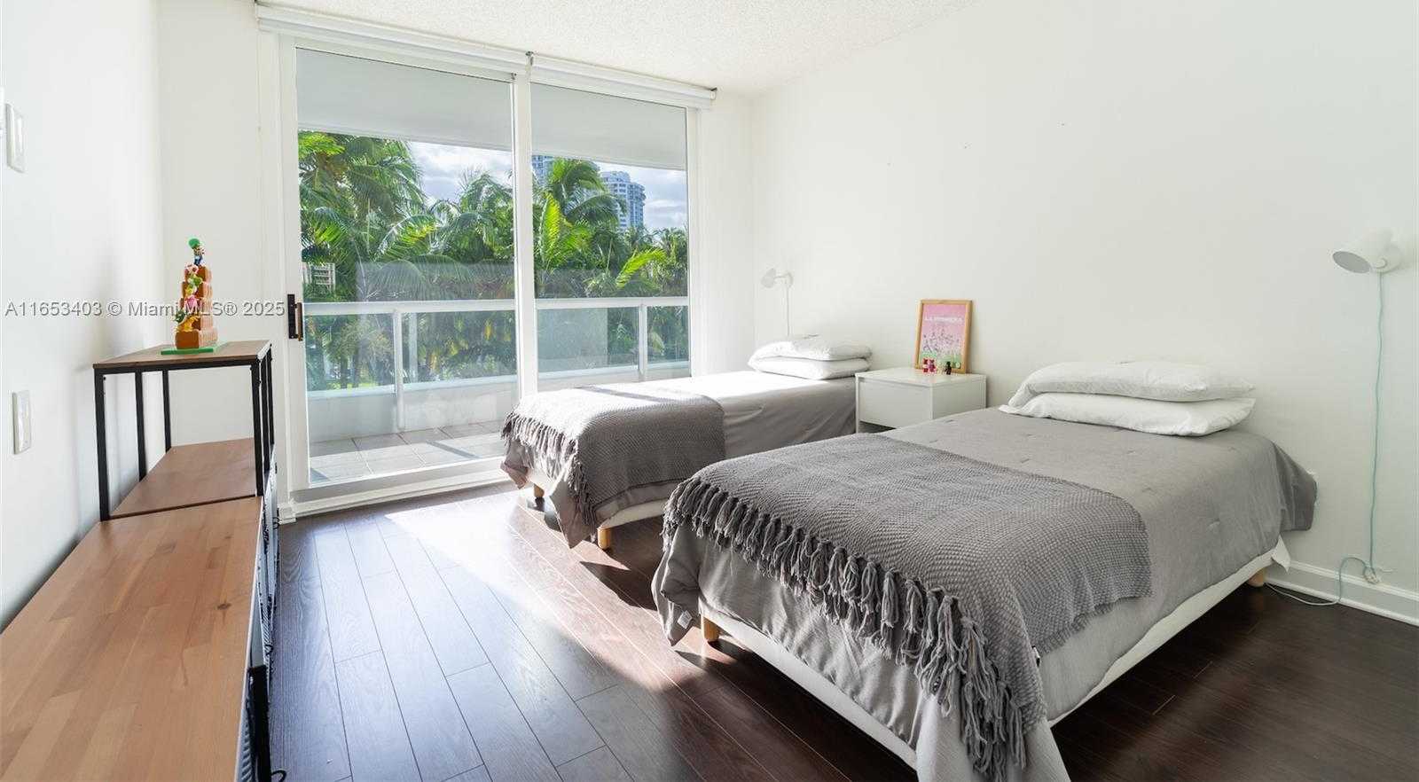 Small Image of 21055 YACHT CLUB DR #605, Aventura Number 19