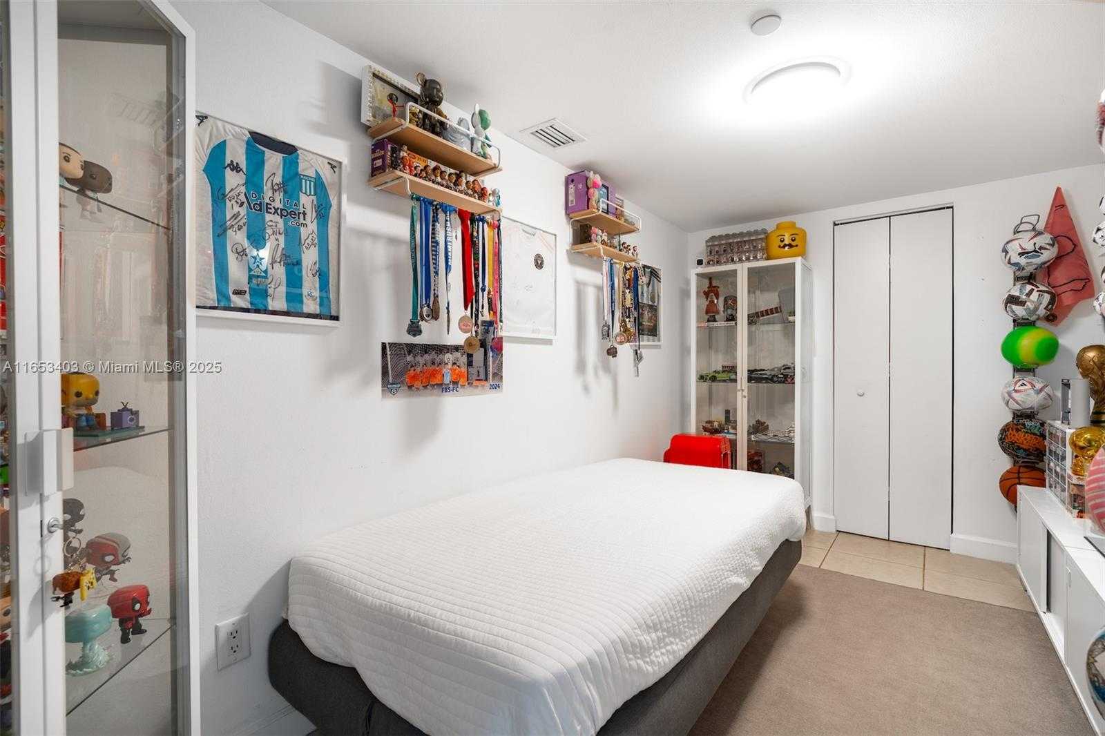 Small Image of 21055 YACHT CLUB DR #605, Aventura Number 23
