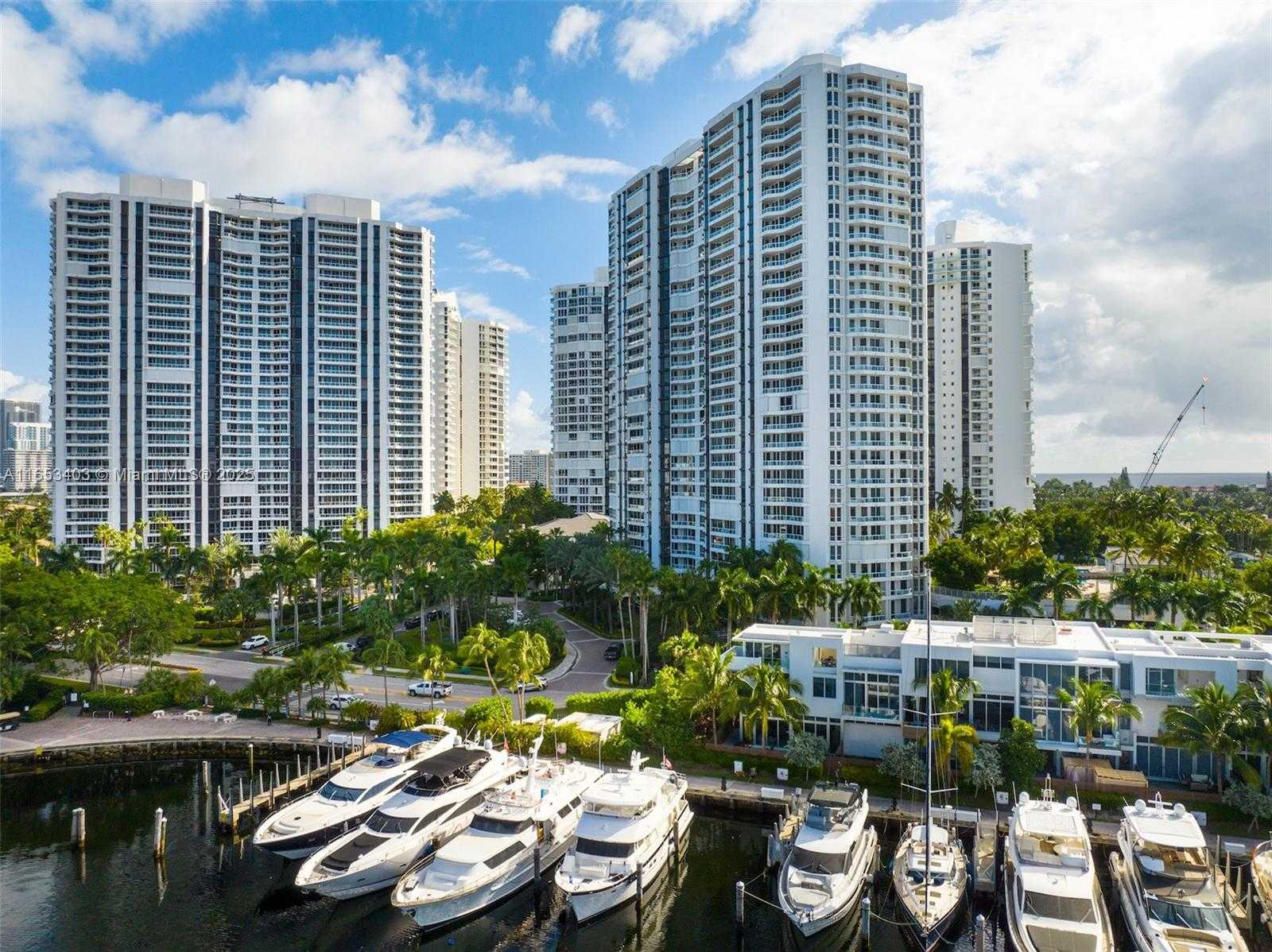 Small Image of 21055 YACHT CLUB DR #605, Aventura Number 30