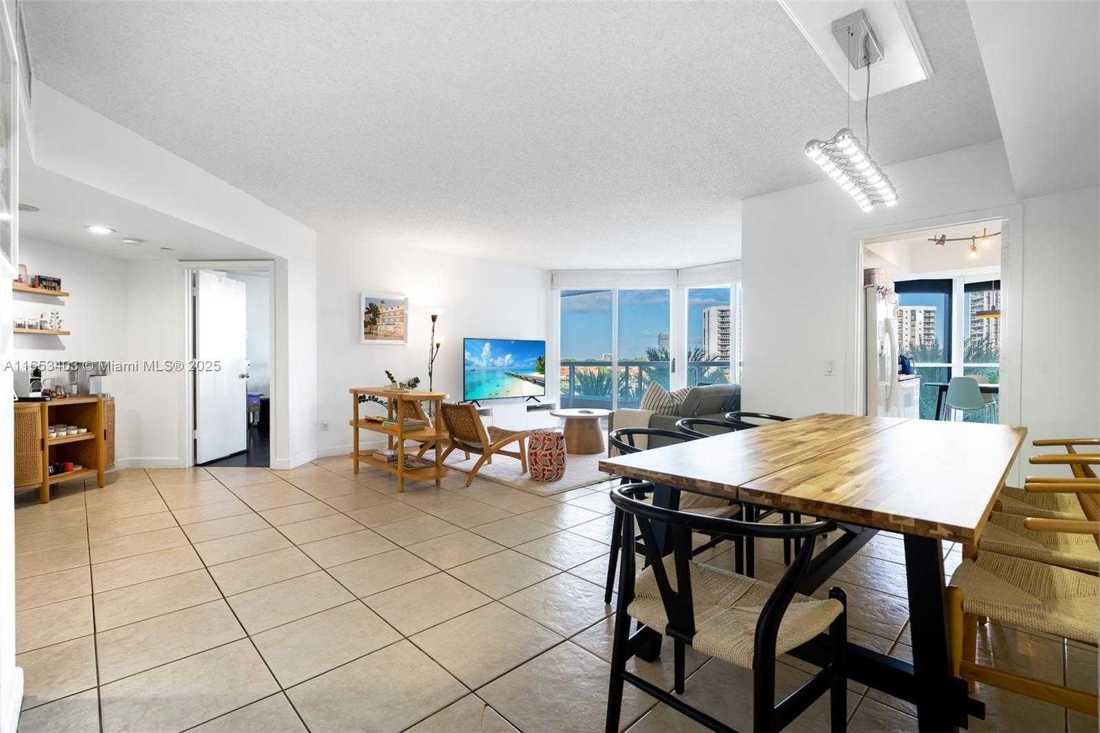 Small Image of 21055 YACHT CLUB DR #605, Aventura Number 7