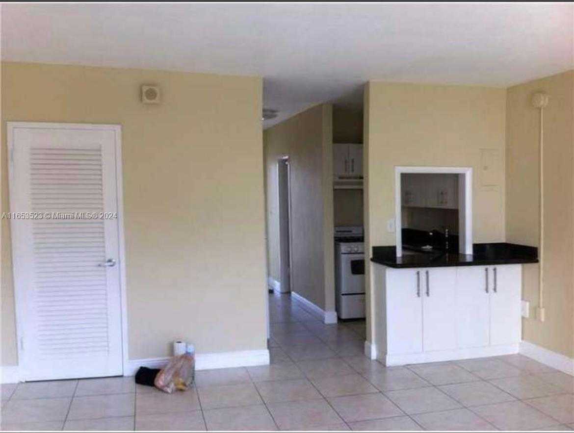 Small Image of 1300 LINCOLN RD #F306, Miami Beach Number 3