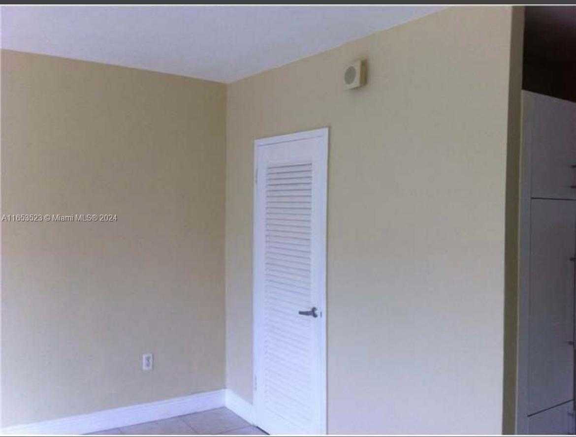 Small Image of 1300 LINCOLN RD #F306, Miami Beach Number 4