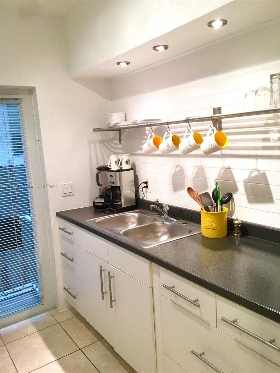 Small Image of 1228 PENNSYLVANIA AVE #3, Miami Beach Number 12