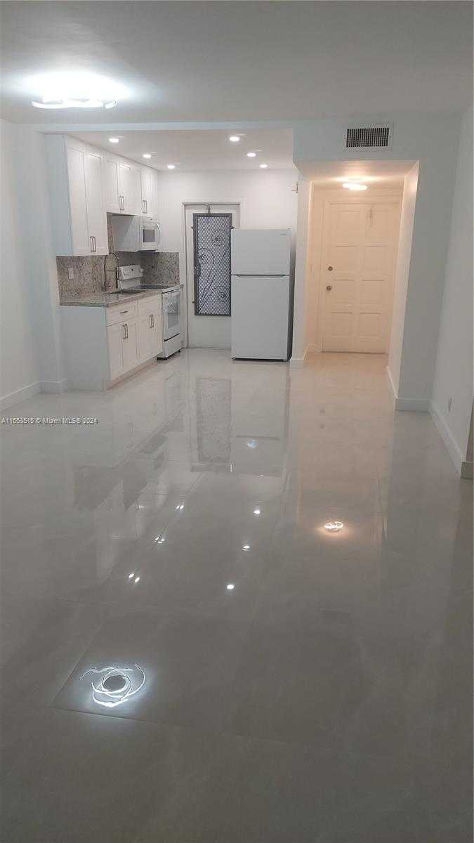 Small Image of 1201 SOUTH HILLCREST CT #102, Hollywood Number 4