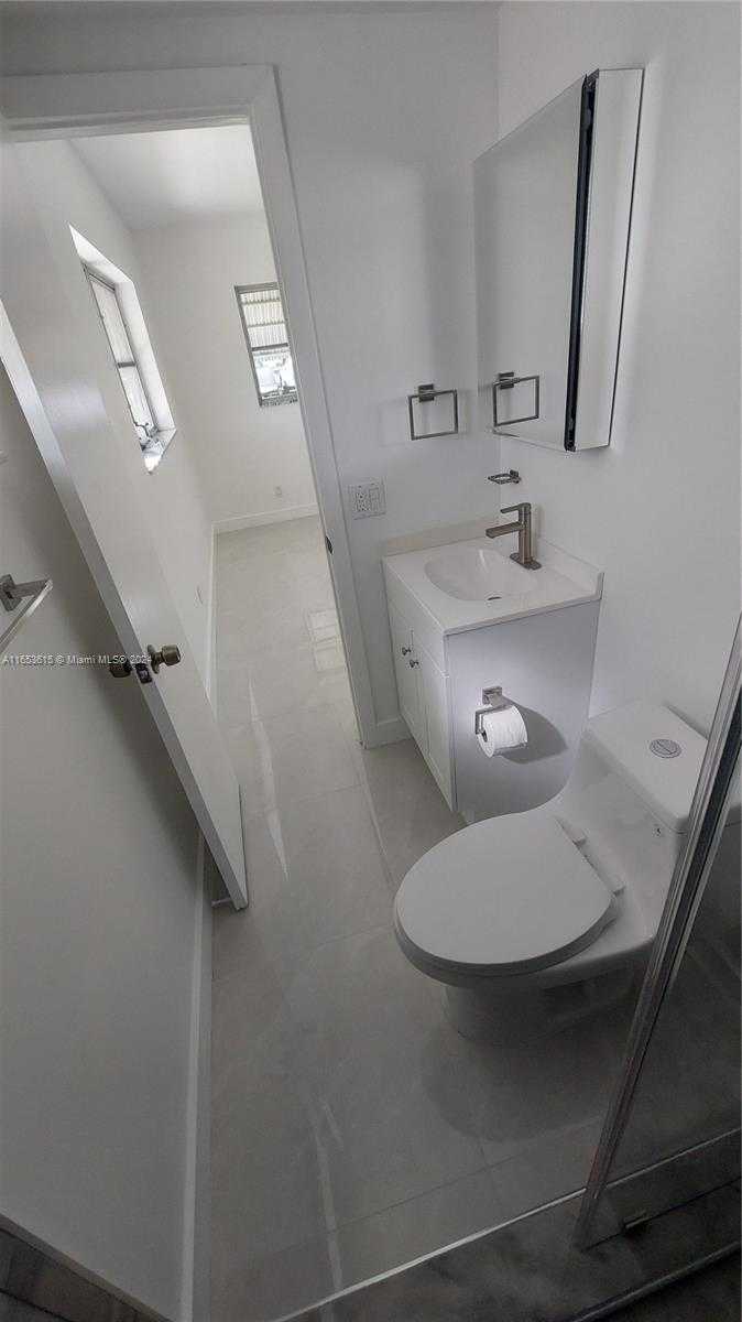 Small Image of 1201 SOUTH HILLCREST CT #102, Hollywood Number 9