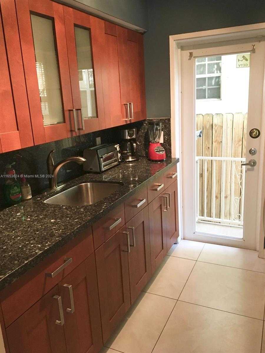 Small Image of 1228 PENNSYLVANIA AVE #2, Miami Beach Number 7