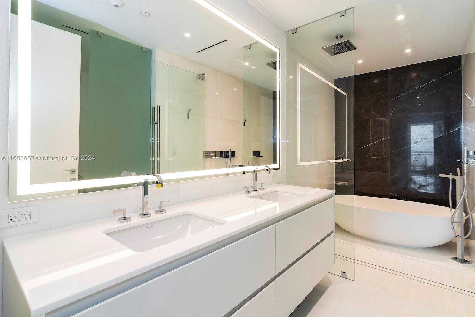 Small Image of 300 BISCAYNE BLVD WAY #902, Miami Number 23