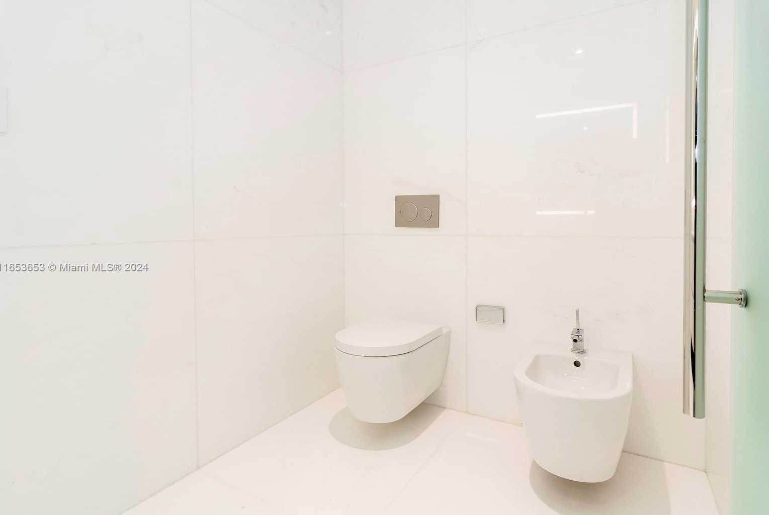 Small Image of 300 BISCAYNE BLVD WAY #902, Miami Number 24