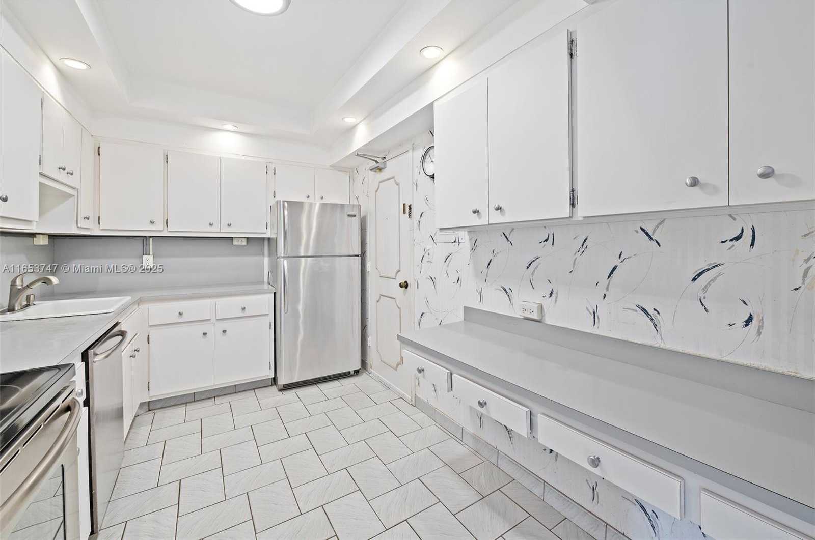 Small Image of 9381 EAST BAY HARBOR DR #603S, Bay Harbor Islands Number 18