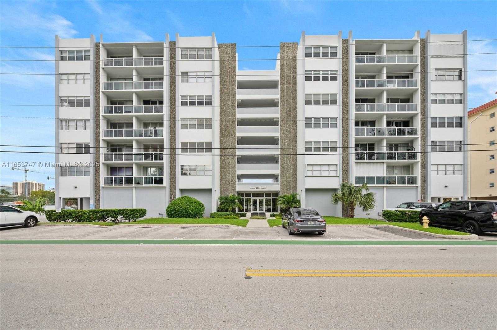 Small Image of 9381 EAST BAY HARBOR DR #603S, Bay Harbor Islands Number 8