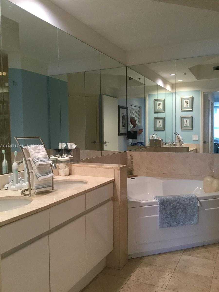 Small Image of 808 BRICKELL KEY DR #2005, Miami Number 19
