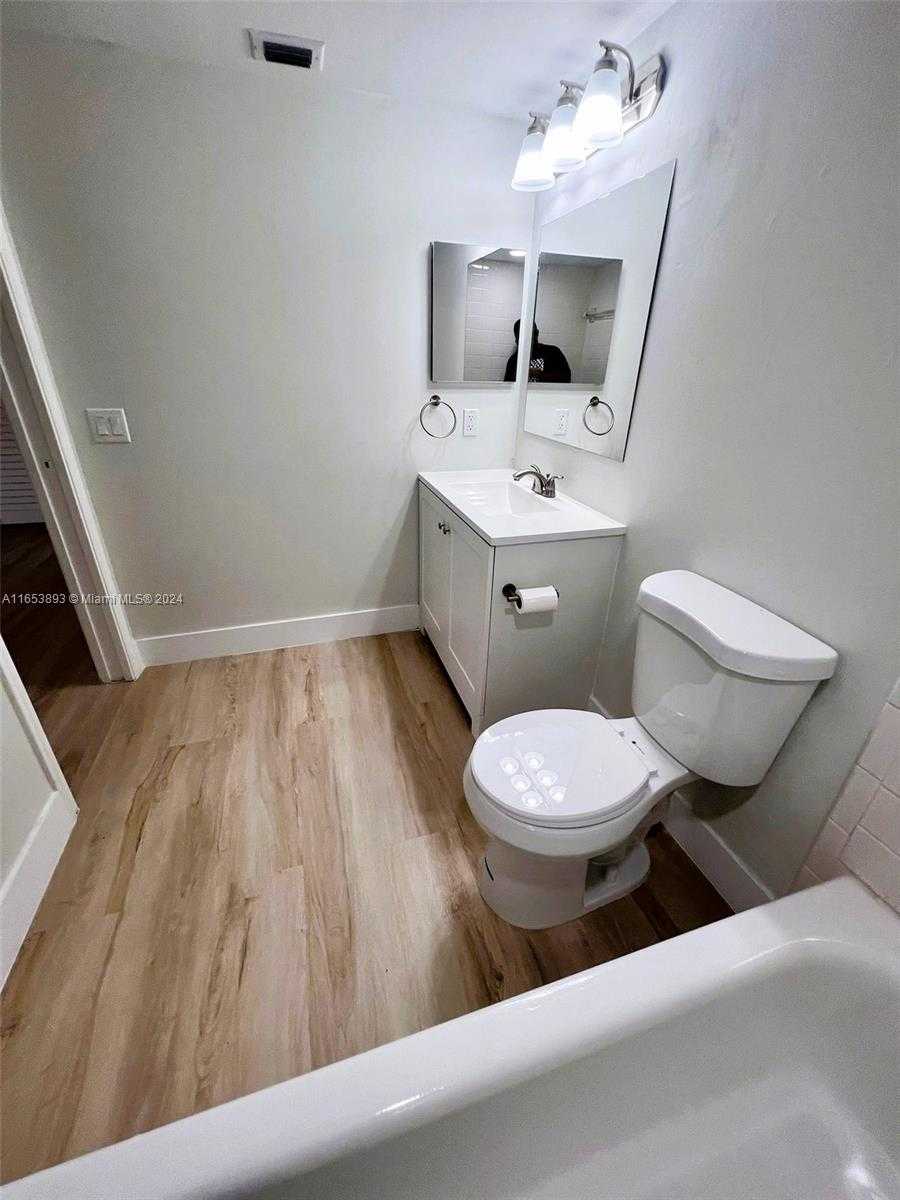 Small Image of 2002 GRANADA DR #J3, Coconut Creek Number 26