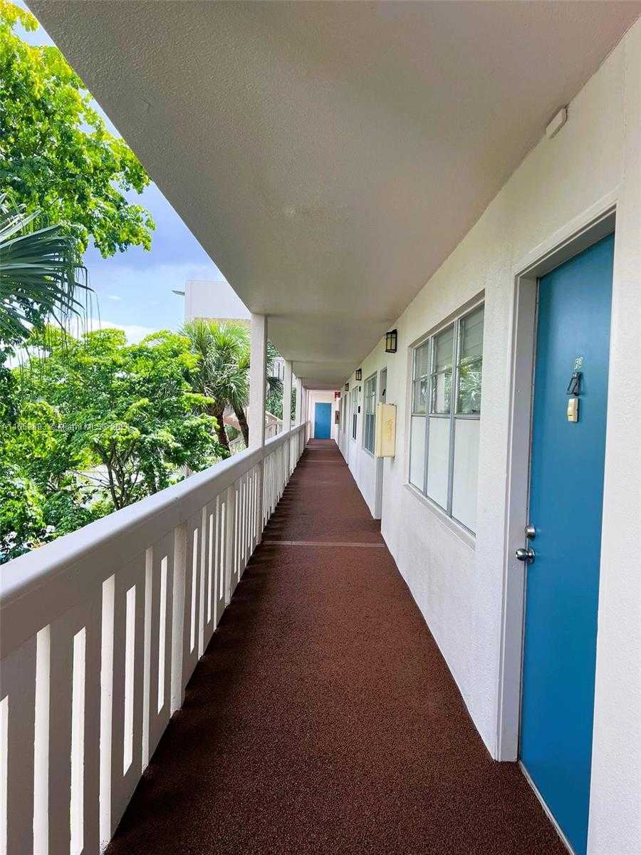 Small Image of 2002 GRANADA DR #J3, Coconut Creek Number 9