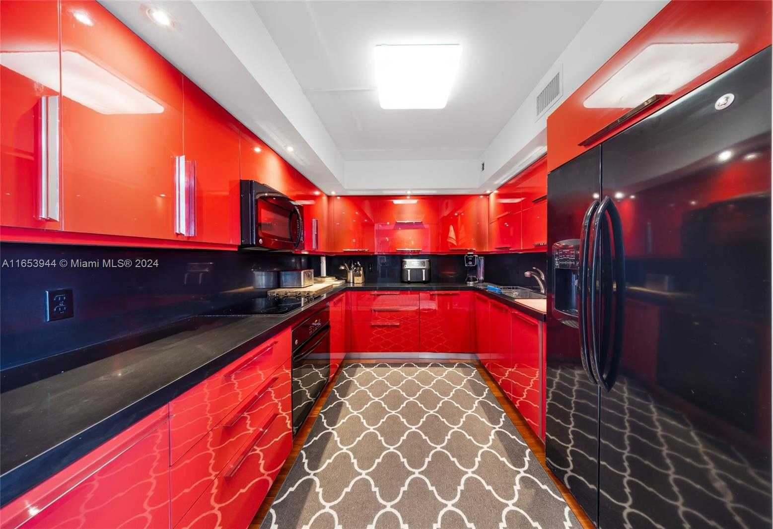 Small Image of 5600 COLLINS AVE #14M, Miami Beach Number 14