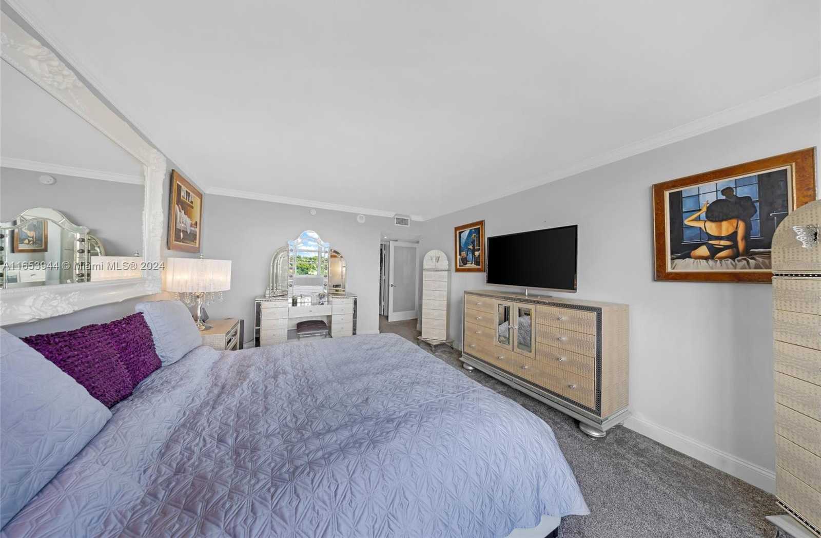 Small Image of 5600 COLLINS AVE #14M, Miami Beach Number 19