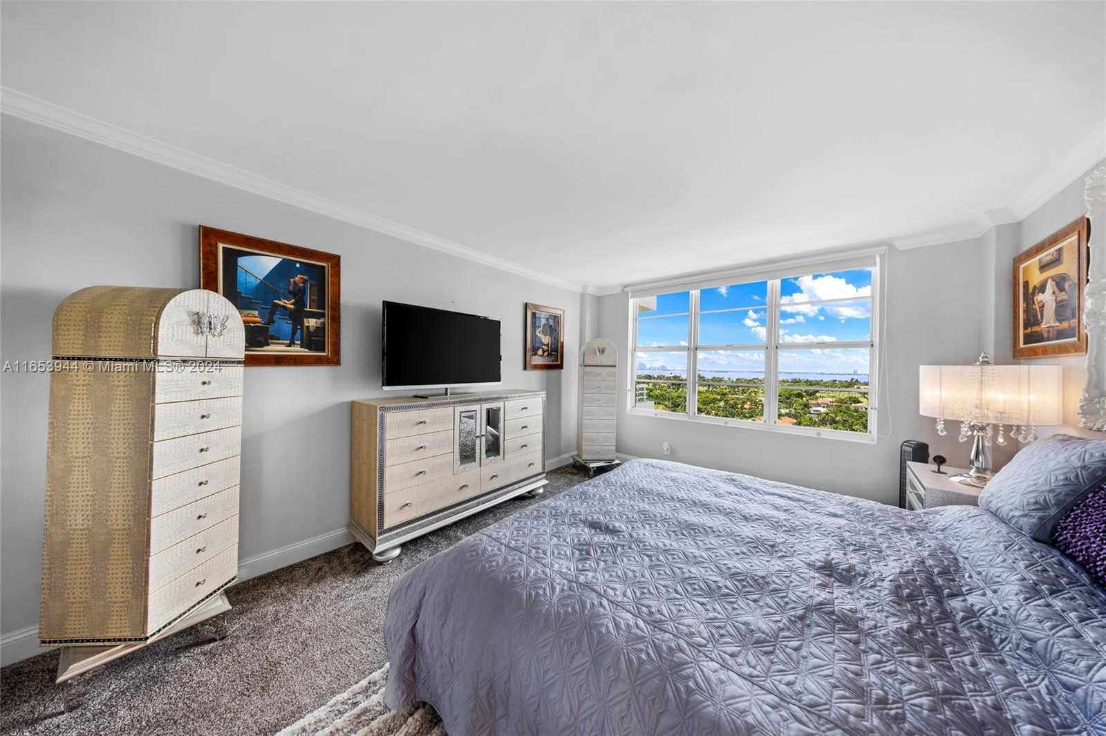 Small Image of 5600 COLLINS AVE #14M, Miami Beach Number 21