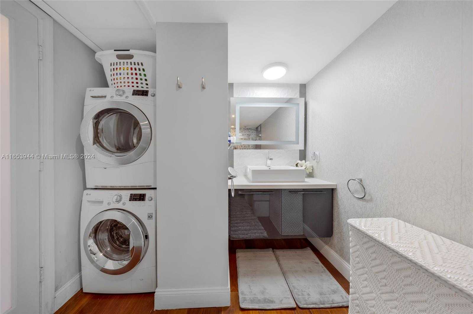 Small Image of 5600 COLLINS AVE #14M, Miami Beach Number 23